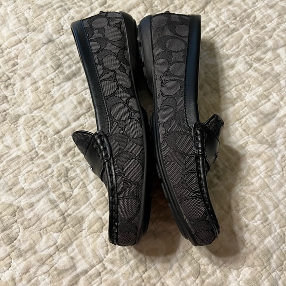 Coach signature loafers size 8. - Picture 2 of 3